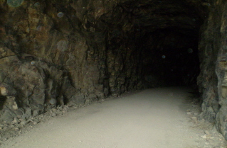 Kettle Valley Railway Myra Canyon, inside a tunnel, 2010-08.